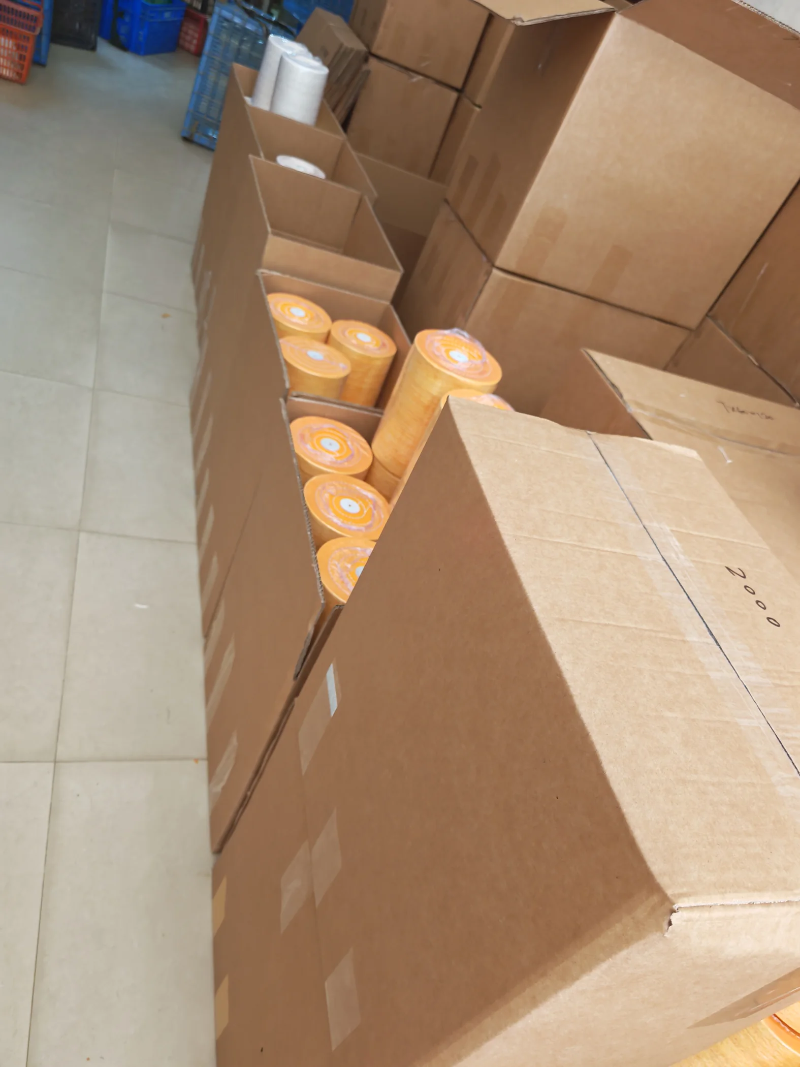 Polishing wheels packed inside open cartons